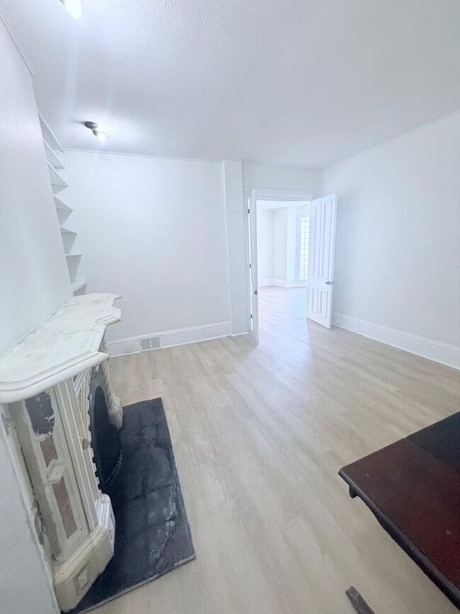 Building Photo - 2604 W 27th St