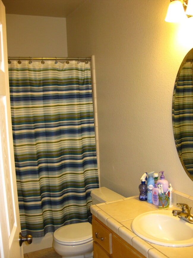 Building Photo - 2500 Sq Ft in Great Neighborhood Near Schools and Bidwell Park!