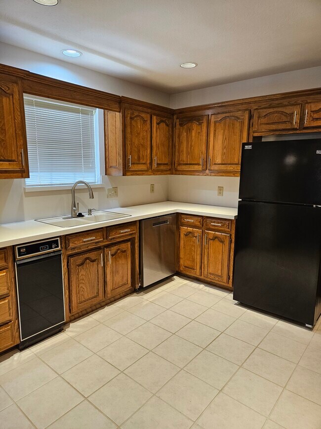 Building Photo - 3913 Davis Cir