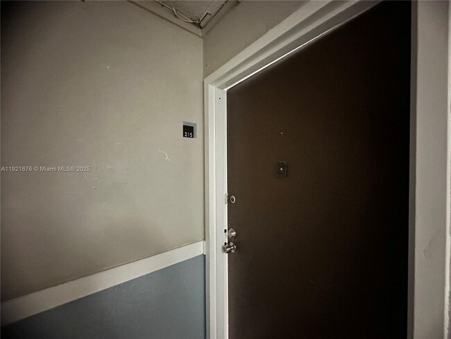 Building Photo - 492 NW 165th St