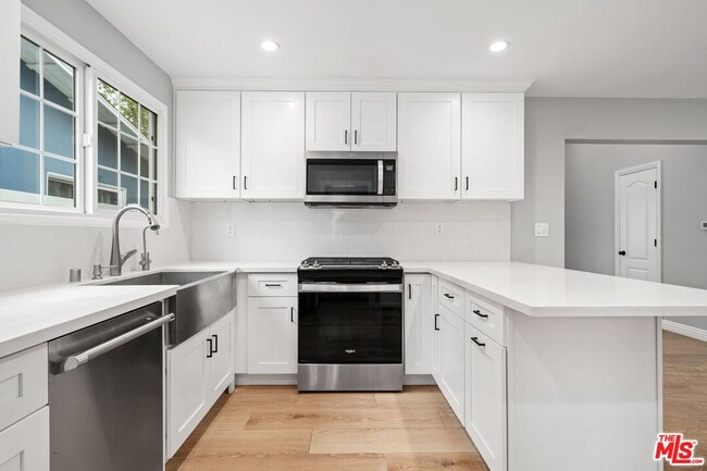 Building Photo - 23922 Archwood St