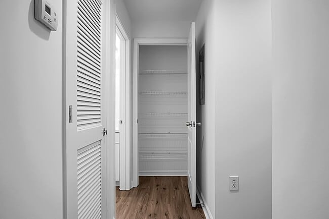 Building Photo - MOVE IN SPECIAL - 50% off First Month's Re...