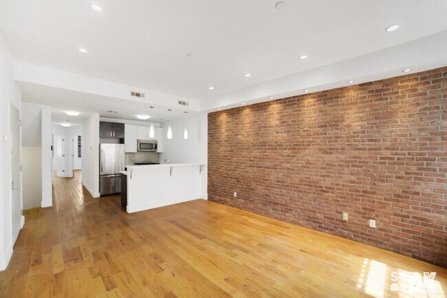 Building Photo - 4 bedroom in BROOKLYN NY 11238