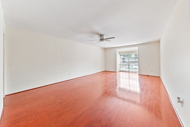 Building Photo - 12633 Memorial Dr