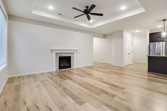 Building Photo - Polished single-level 3 bed, 2 bath home in NE Salem!