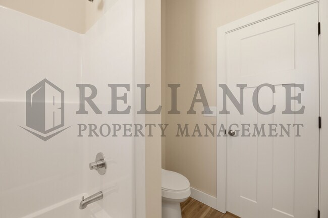 Building Photo - 619 Elmwood St