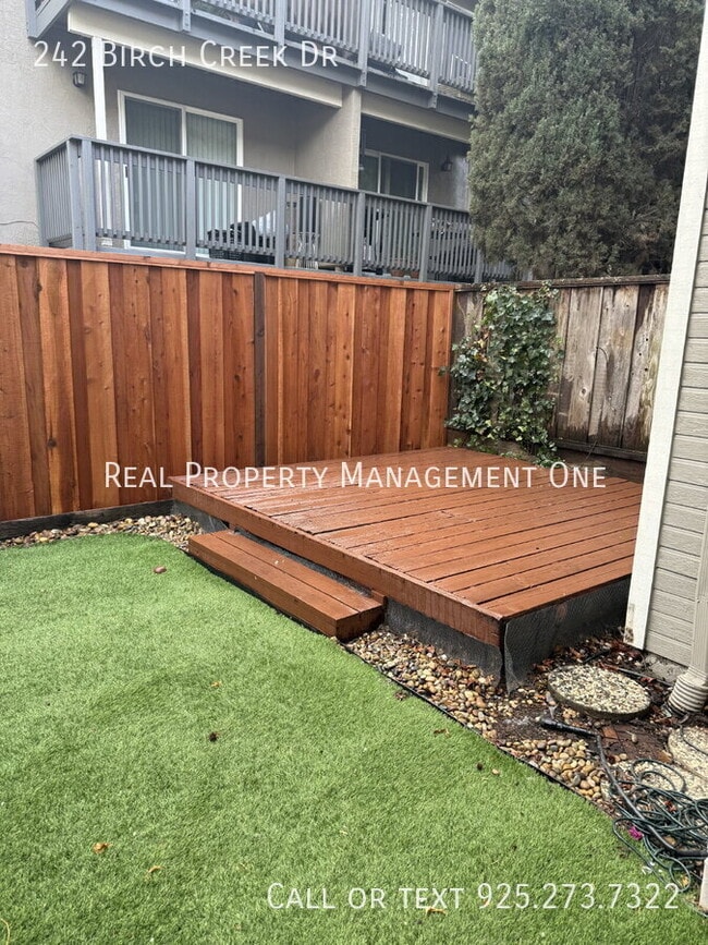 Building Photo - 242 Birch Creek Dr