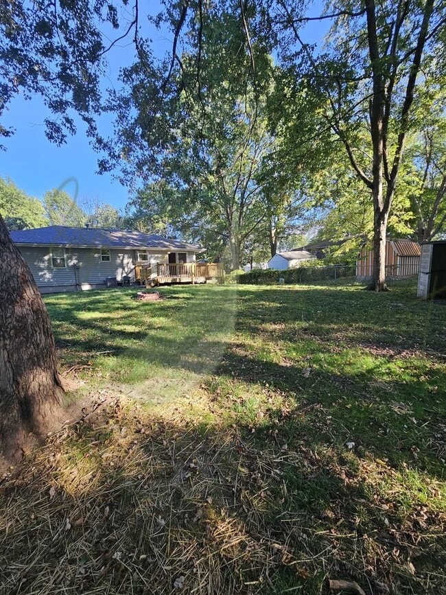 Building Photo - BEAUTIFUL UPDATES!!