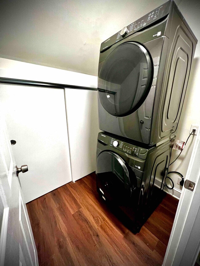 Building Photo - 1594 Main St