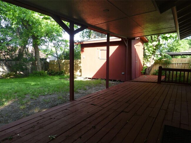 Building Photo - 1708 Raven Dr