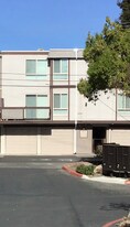 Building Photo - 2033 Sierra Rd