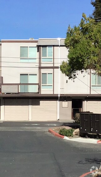 Building Photo - 2033 Sierra Rd