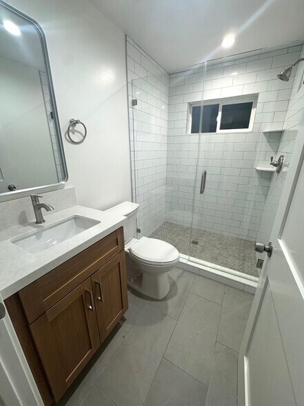 Building Photo - 1839 Lowe St