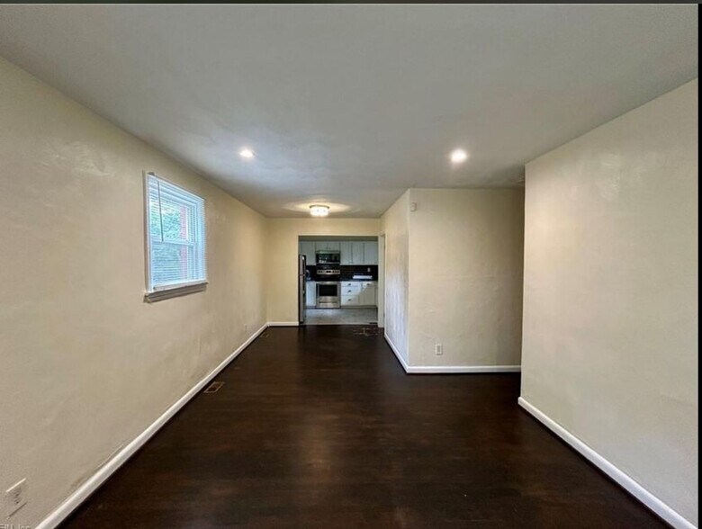 Building Photo - 6429 Tuttle Ave