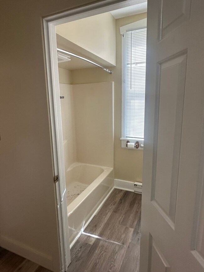 Building Photo - 226 E High St