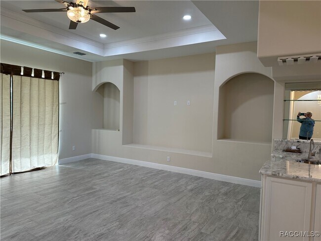 Building Photo - 5780 N Lena Dr