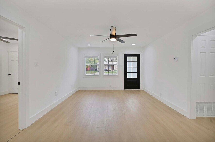 Building Photo - 1520 Valley View St