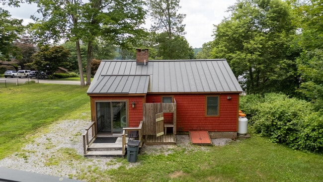 Building Photo - 114 Lakeside Dr