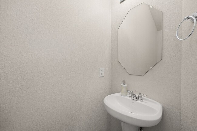 Building Photo - 3591 Cannon Dr