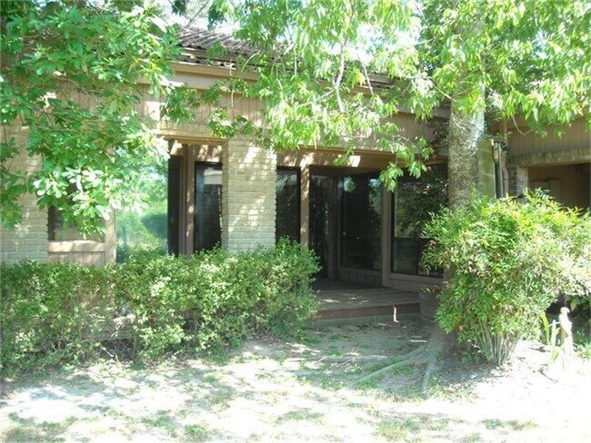 Building Photo - 12 Hallmark Dr