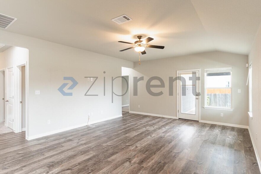 Building Photo - 1520 Homestead Farms Dr