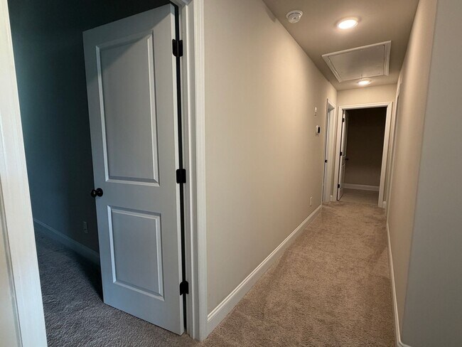 Building Photo - 3500 Hilltop Trl
