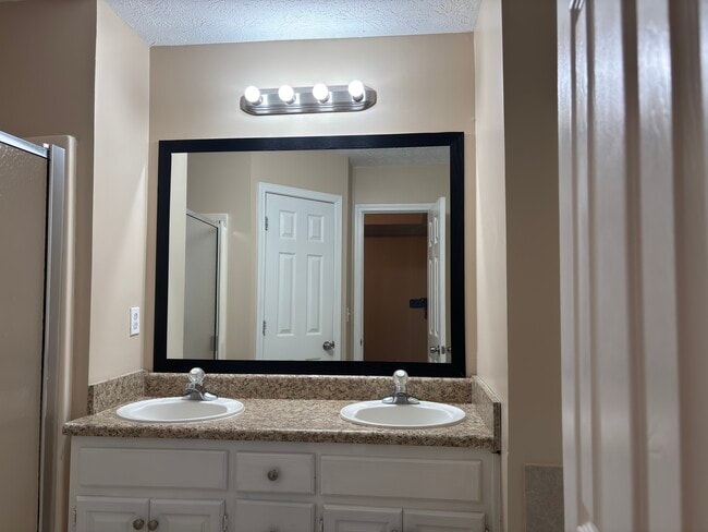 Building Photo - 3410 Camens Ct NE