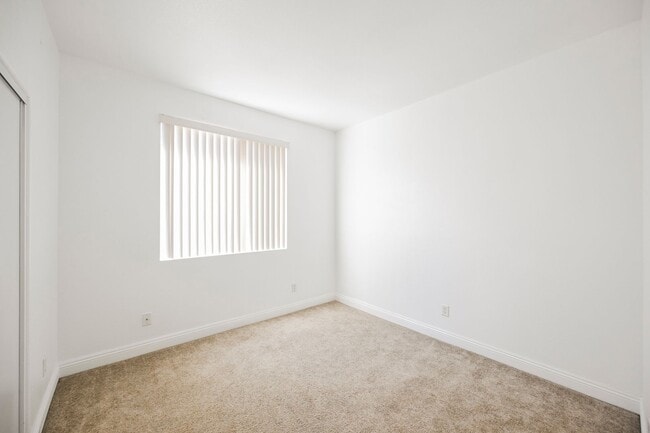 Building Photo - Welcome Home!  One Store Home