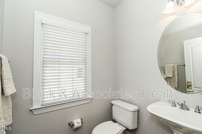 Building Photo - 9244 Palm Bay Cir