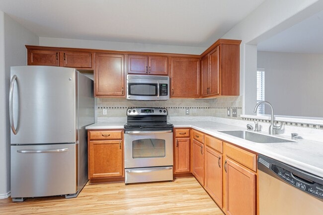 Building Photo - Inviting 4/BR 2/BA Home with Spacious Back...