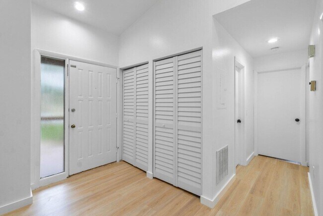 Building Photo - 13175 Chadwick Ct