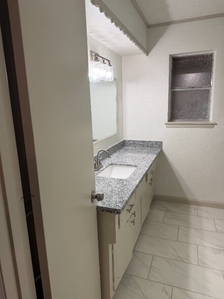 Building Photo - 96 Panorama Dr