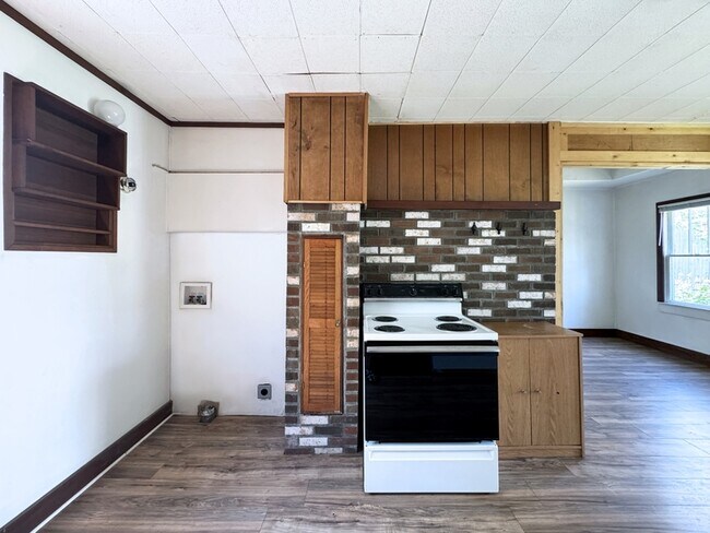 Building Photo - 310 1/2 East 31st Avenue