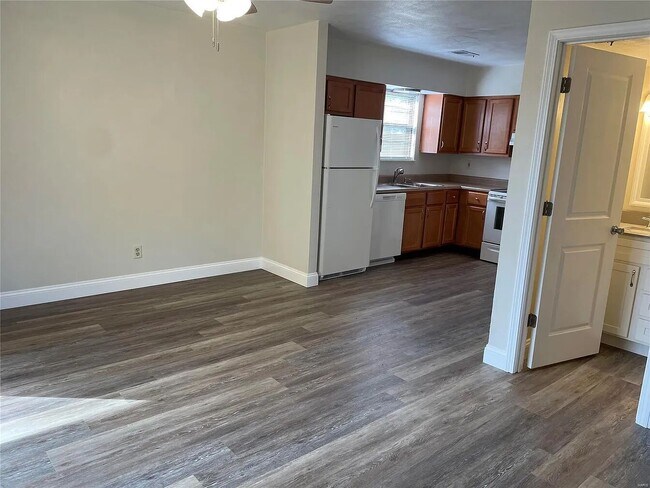 Building Photo - 711 Plankway Dr