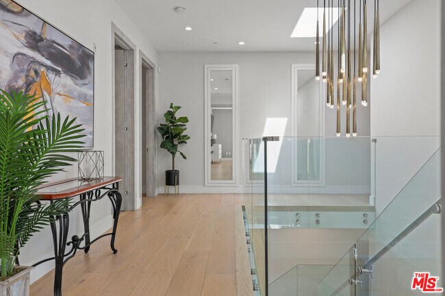 Building Photo - 13812 Cumpston St