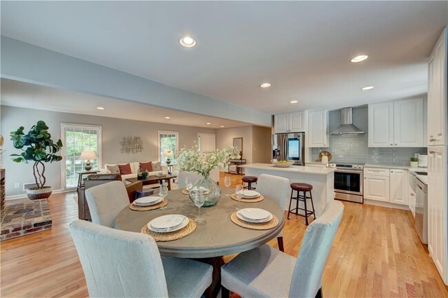 Building Photo - 4540 Club Valley Dr NE