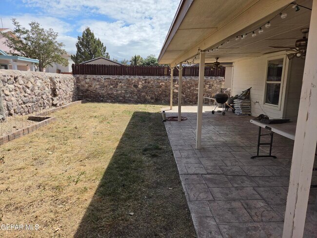 Building Photo - 677 Linda Johnson Ave