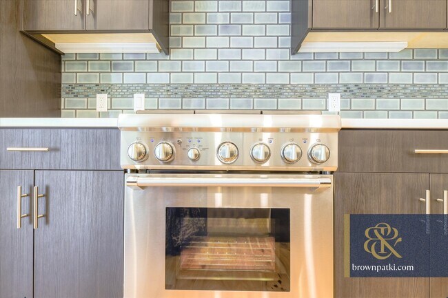 Building Photo - 1733 Powell St