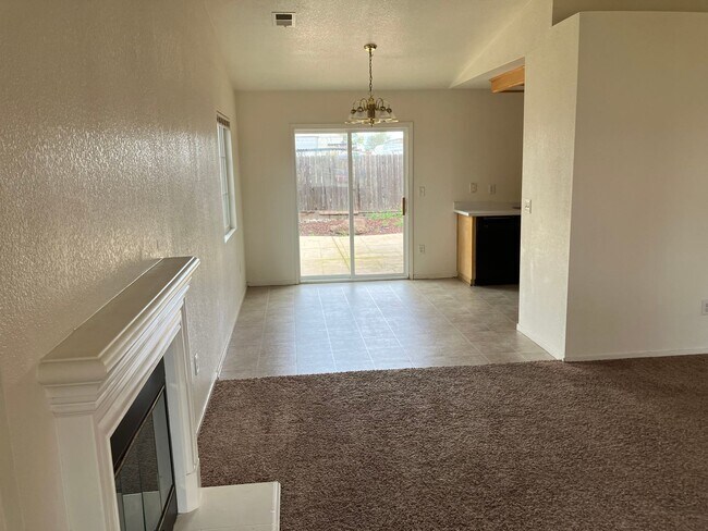 Building Photo - 4 Bedroom 2 Bath House for Rent