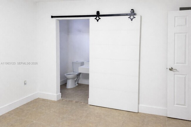 Building Photo - 471 NE 162nd St