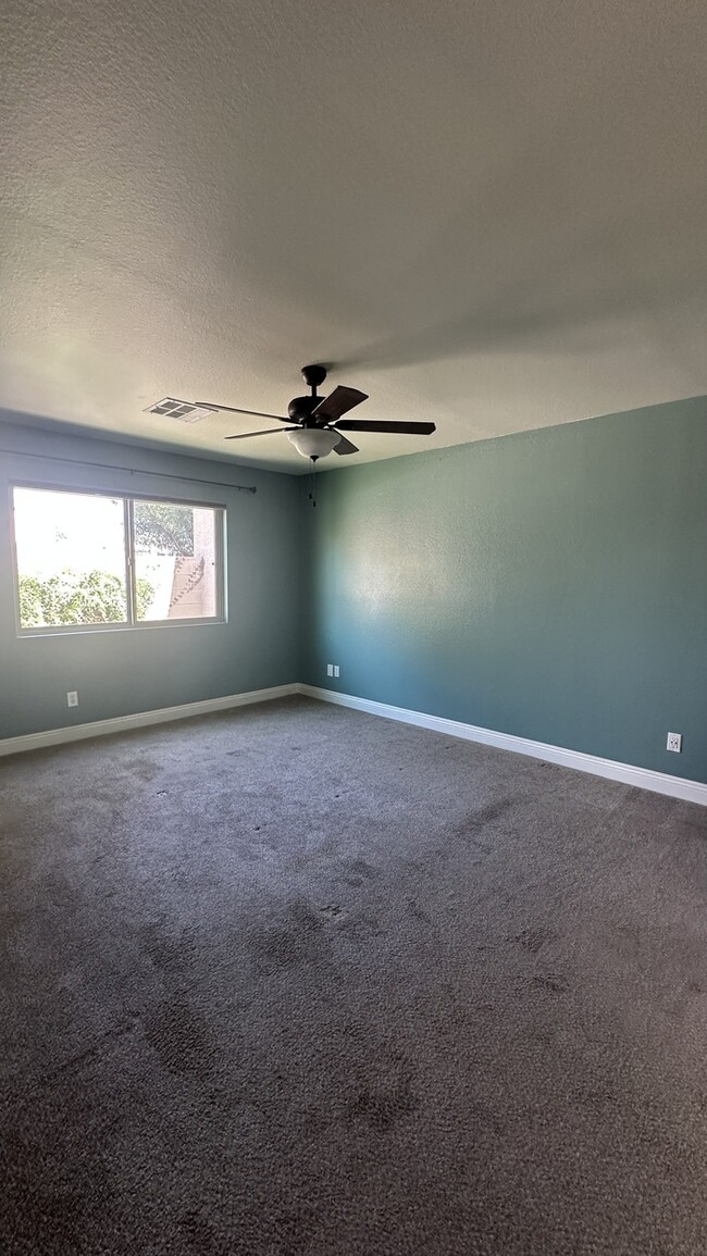 Building Photo - 8847 N 47th Ln