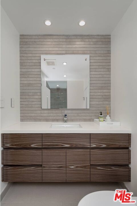 Building Photo - 1040 N Spaulding Ave