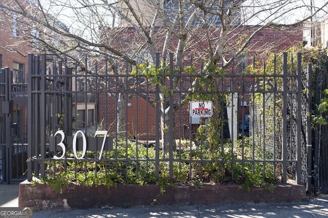 Building Photo - 307 Cherokee Ave SE