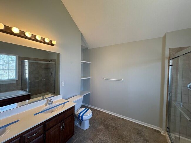 Building Photo - 3-Bedroom Home in a Quiet, Relaxing Neighb...
