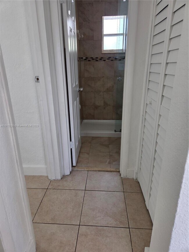 Building Photo - 340 SW 78th Ave