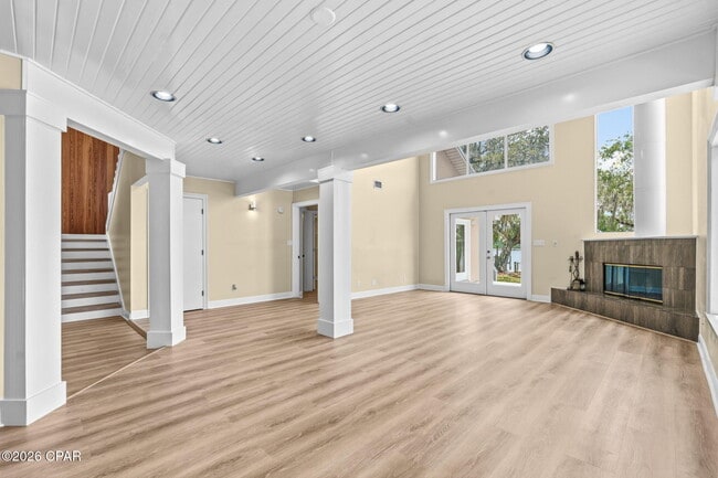 Building Photo - 2718 Country Club Dr