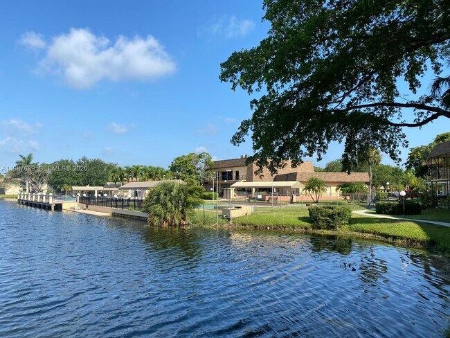 Building Photo - 516 Briarwood Cir