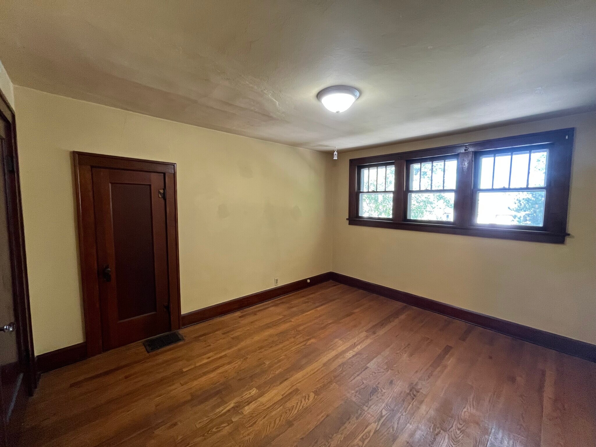 Building Photo - 3215 E 67th St