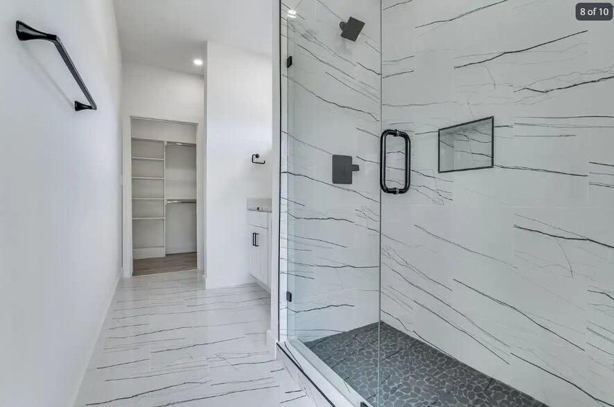 Building Photo - Room in Duplex on Wendelkin St
