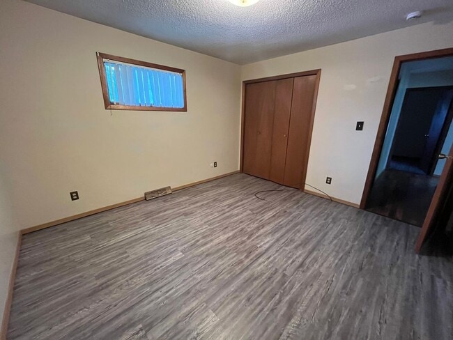 Building Photo - 2 bed 1 bath House